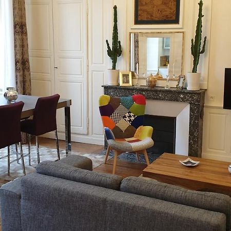 Calme Et Au Coeur Du Centre Historique Apartment Bourges Bagian luar foto