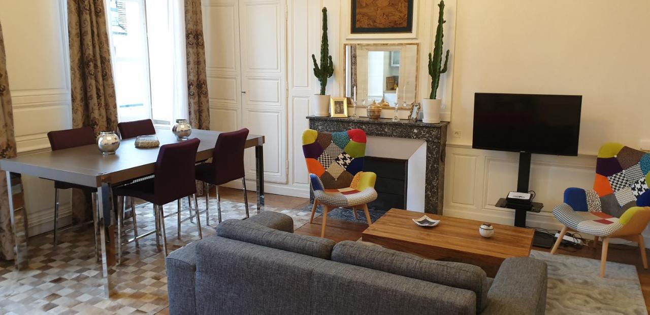 Calme Et Au Coeur Du Centre Historique Apartment Bourges Bagian luar foto